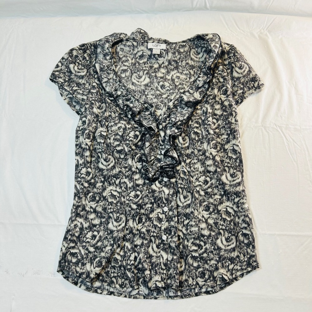 Ann Taylor Loft‎ Womens Black White Abstract Floral Ruffle V-Neck Blouse Size 8
